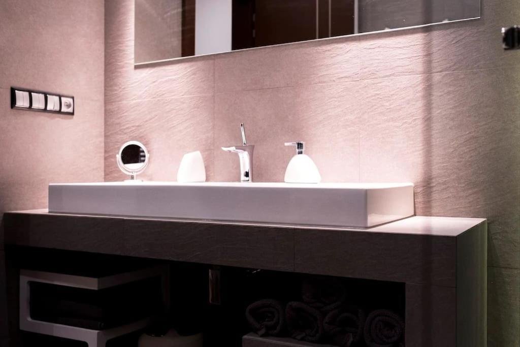 Evergreen - Old Town Spacious Stylish Apartment With Ac And One And A Half Bath, Baby & Kid- Friendly Bratislava Exteriör bild